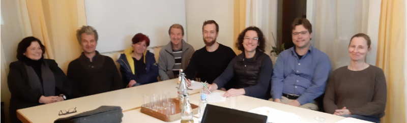 Dr. Heidi Sutter-Schurr, Arno Bürkert, Elke Rupprecht, Ehrenfried Barnet, Felix Straub, Sebastian Prigge, Nils Remmers, Dr. Marianne Merschhemke sitzen an einem Tisch